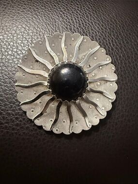 Signed Sarah Cov 1962 Vintage Black Cabochon Center Round Floral Brooch Pin